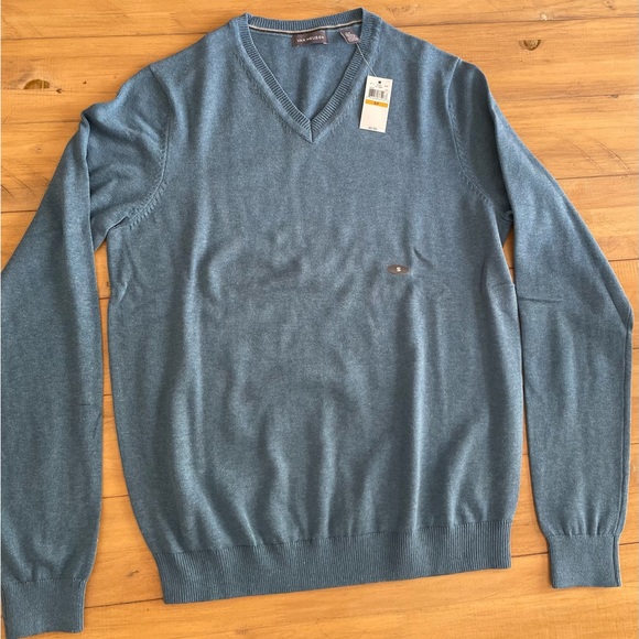 Men’s Van Heusen blue V-neck Sweater. Size small. - Picture 2 of 3